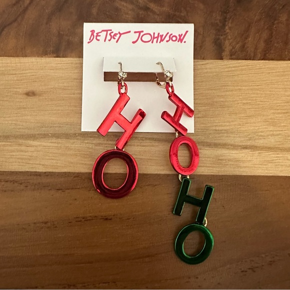 Betsey Johnson Ho Ho Ho Red & Green Metallic Mismatch Drop Earrings NWT - Picture 1 of 3